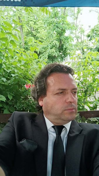 Barbat simplu