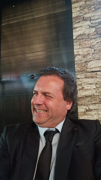 Barbat simplu